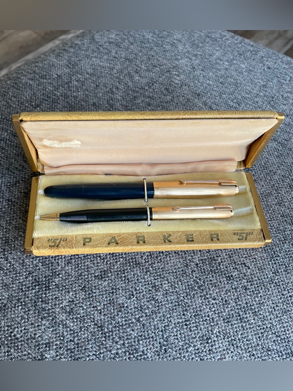 Vintage Parker 51 Black / Gold Fountain Pen set in original stamped leather case